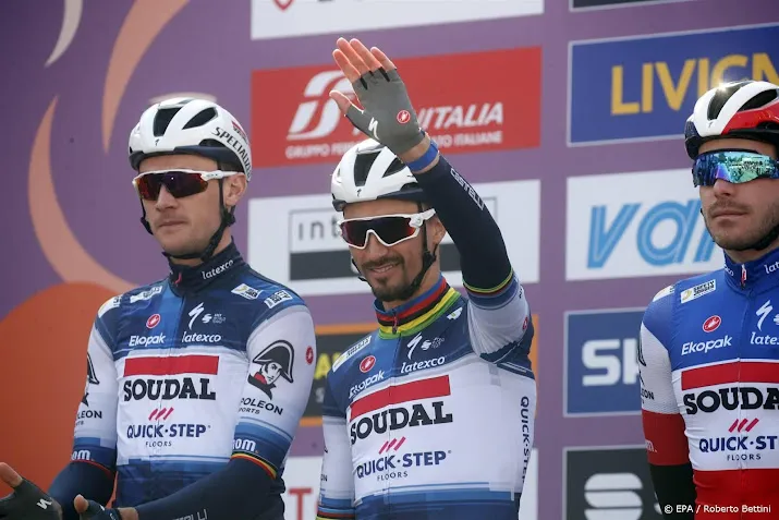 wielrenner alaphilippe wint tweede etappe criterium du dauphine