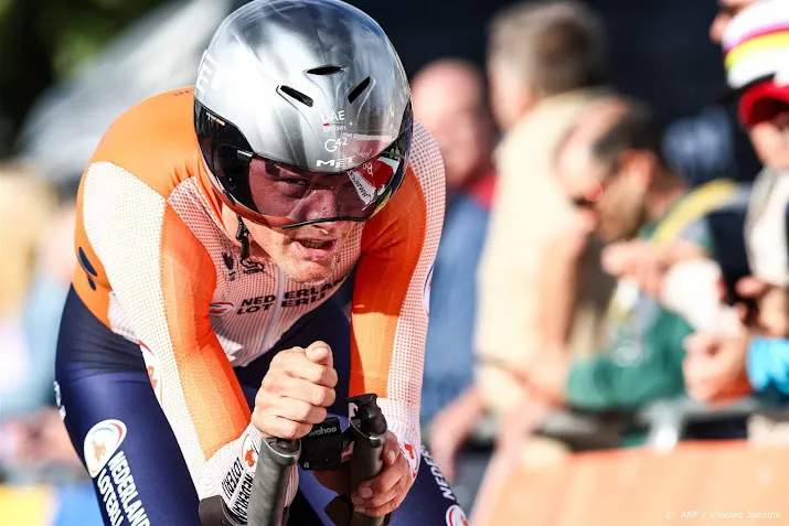 wielrenner bax breekt dijbeen bij val in ronde van lombardije