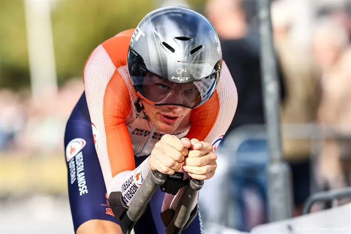 wielrenner bax verlaat ronde van lombardije na val