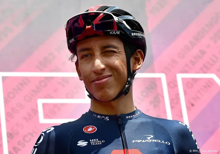 wielrenner bernal dolgelukkig met eerste ritzege in grote ronde