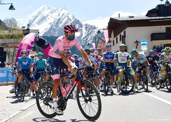 wielrenner bernal houdt goede moed ondanks slechte dag in giro
