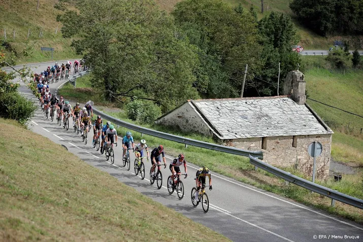 wielrenner cort nielsen boekt opnieuw zege in ronde van spanje