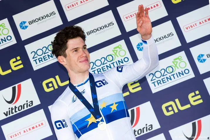 wielrenner dainese klopt hofland in eerste rit herald sun tour