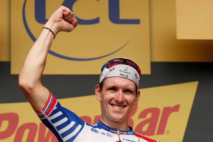 wielrenner demare sprint opnieuw naar zege