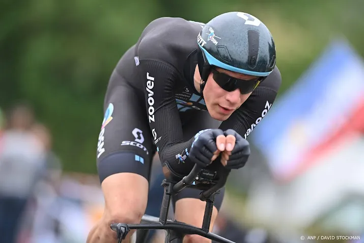 wielrenner eekhoff wint proloog van zlm tour