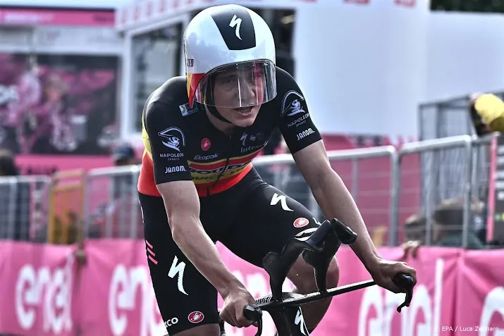 wielrenner evenepoel mag weer trainen na positieve coronatest
