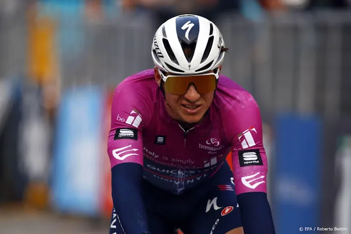 wielrenner evenepoel neemt leiding over van roglic in baskenland