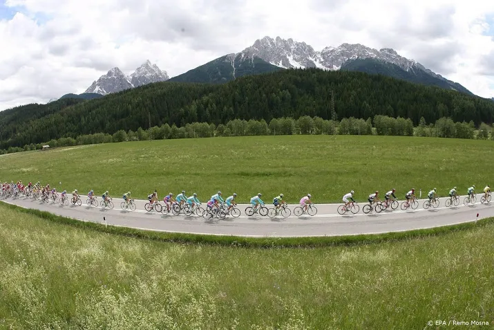 wielrenner fortunato wint in giro rit naar monte zoncolan