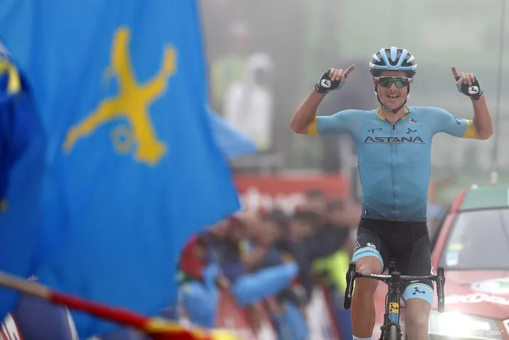 wielrenner fuglsang begint sterk aan ruta del sol