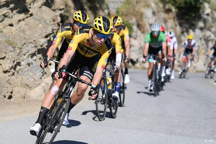 wielrenner gesink mist trainingskamp vanwege besmette zoon