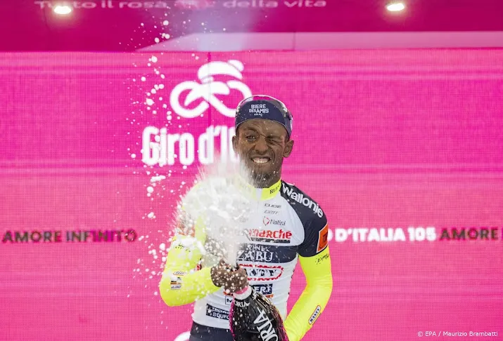 wielrenner girmay mag na kurkincident in giro weer trainen