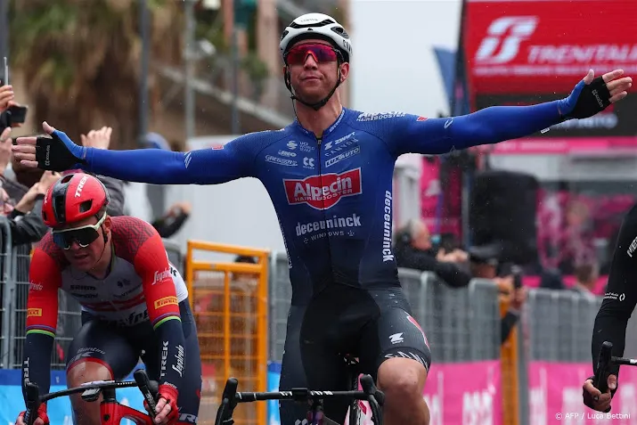 wielrenner groves wint sprint in ronde van spanje