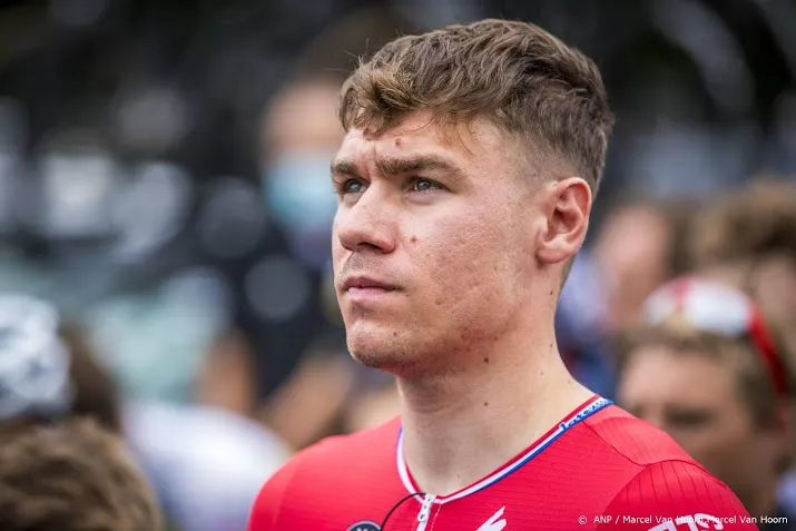 wielrenner jakobsen weer geopereerd aan gezicht