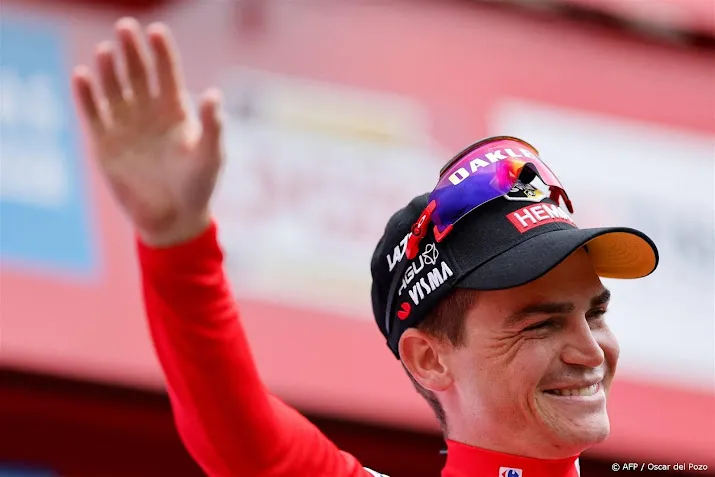 wielrenner kuss in slotetappe op weg naar eindzege in vuelta