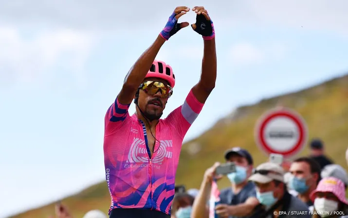 wielrenner martinez wint zware bergetappe in tour