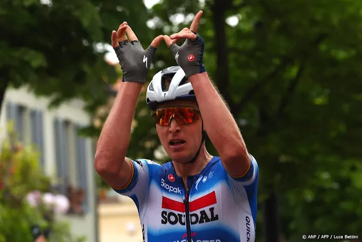 wielrenner merlier sprint naar tweede zege in ronde van italie