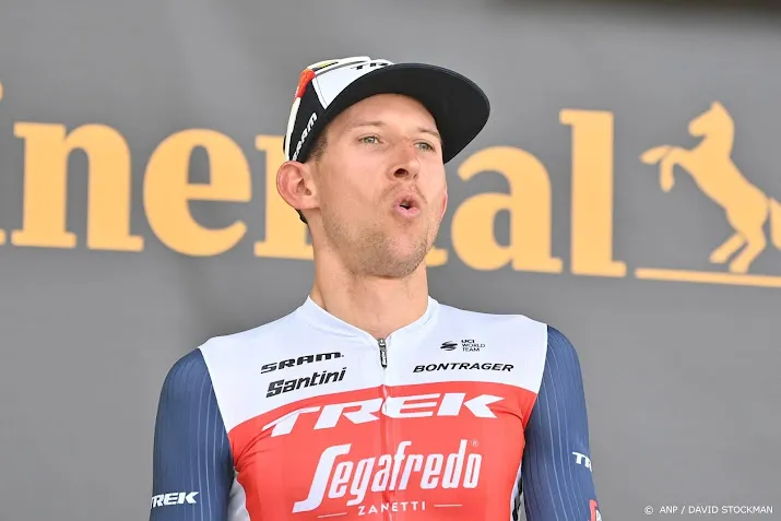 wielrenner mollema met succes geopereerd aan pols