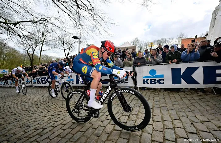 wielrenner pedersen verslaat van der poel in gent wevelgem