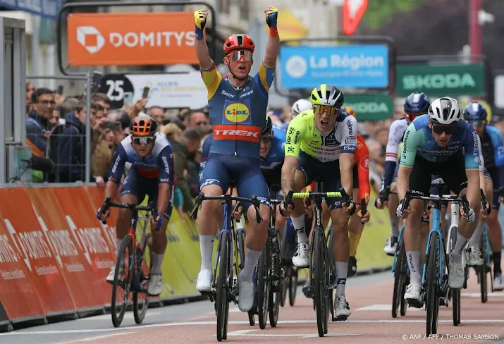 wielrenner pedersen wint eerste etappe in criterium du dauphine