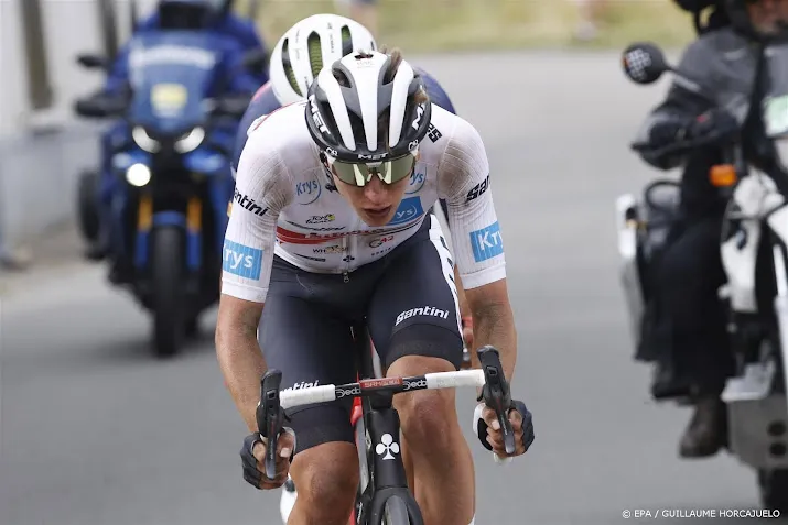 wielrenner pogacar begint seizoen met zege in spanje