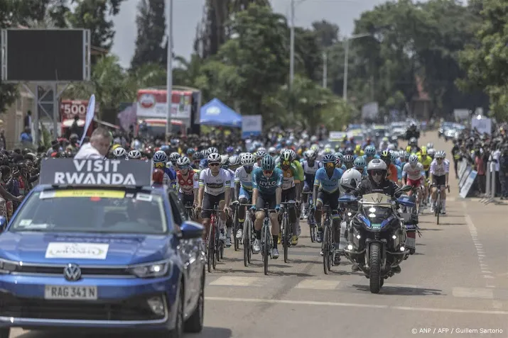 wielrenner reinderink blijft aan de leiding in ronde van rwanda