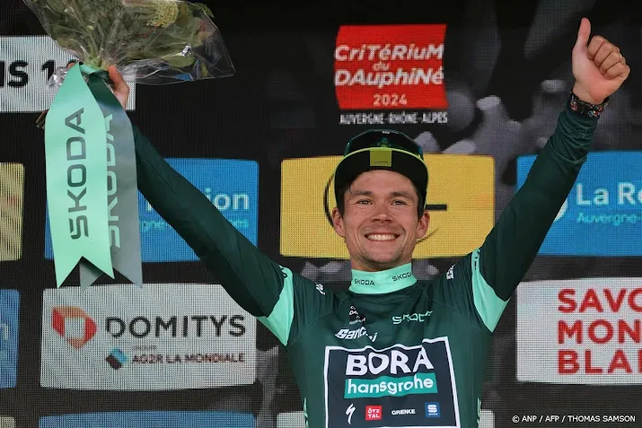 wielrenner roglic houdt net genoeg over voor eindzege dauphine