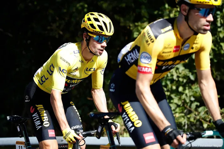 wielrenner roglic steviger aan de leiding in tour de france