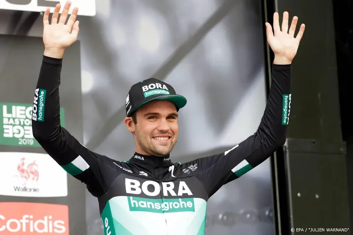 wielrenner schachmann wint eerste etappe parijs nice