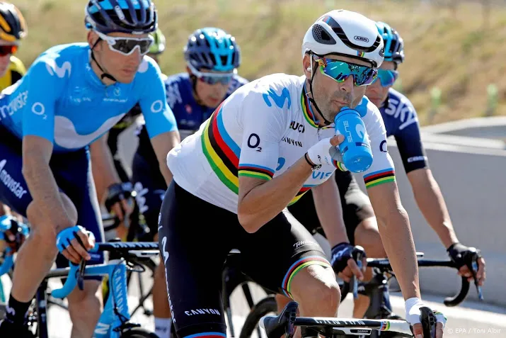 wielrenner sosa klopt valverde in de sprint