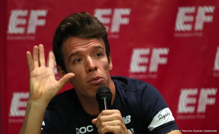 wielrenner uran breekt sleutelbeen