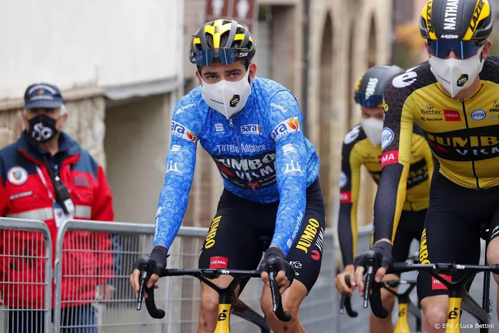 wielrenner van aert gaat knokken voor leiderstrui tirreno