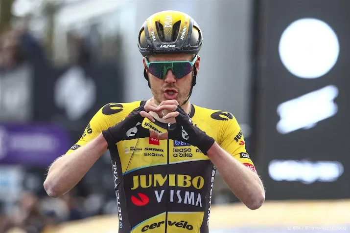 wielrenner van baarle moet na val opgeven in e3 saxo bank classic