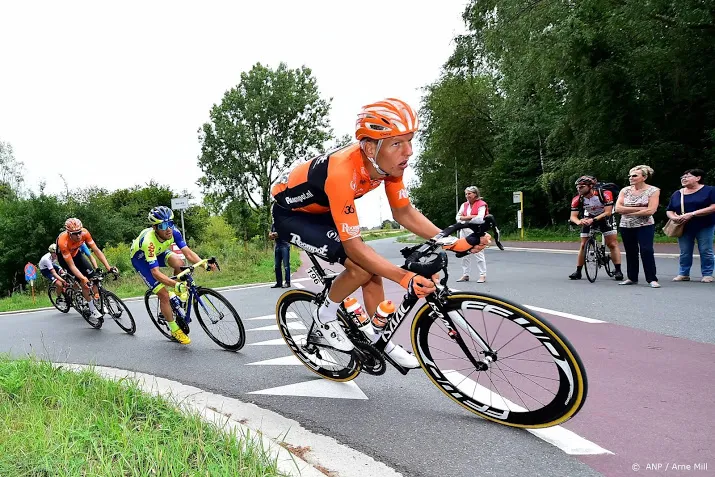 wielrenner van der hoorn aangereden door auto