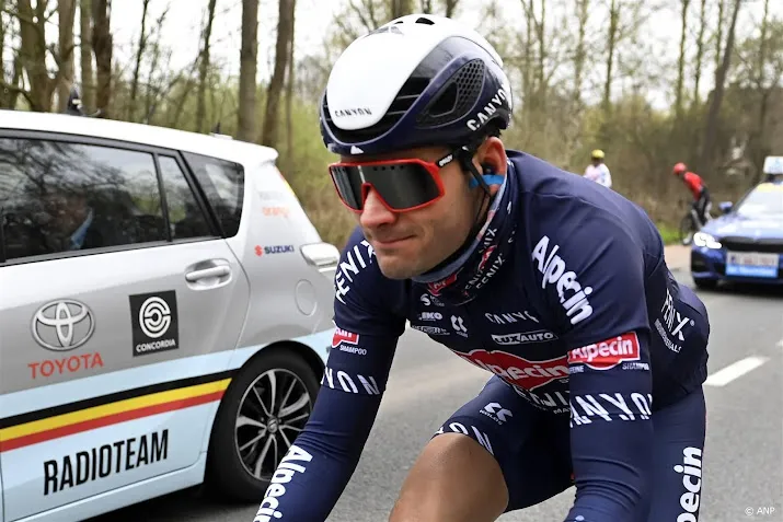 wielrenner van der poel met vermeersch naar amstel gold race