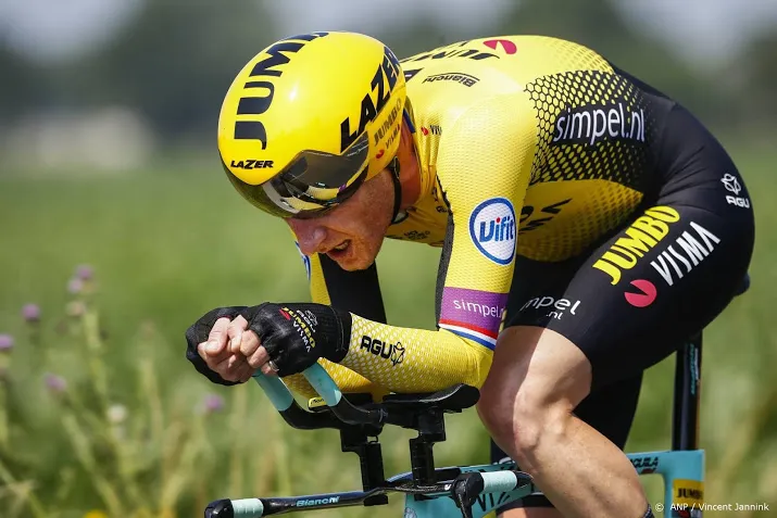 wielrenner van emden breekt vijf ribben bij valpartij in giro