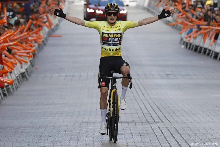 wielrenner vingegaard wint dauphine slotrit voor ciccone