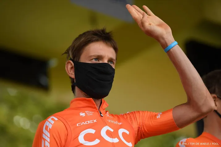 wielrenner zakarin verlaat tour met gebroken rib