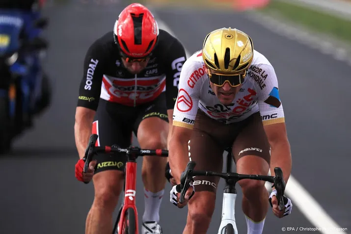 wielrenners kluge en yates na val uit de tour de france