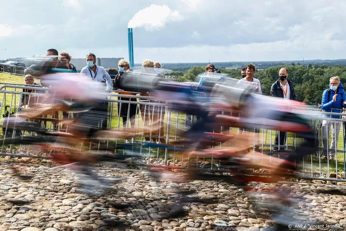 wielrenners strijden om nederlandse titel op col du vam
