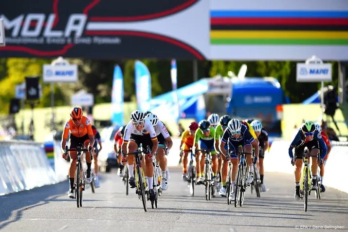 wielrenster brennauer pakt eindzege challenge by la vuelta