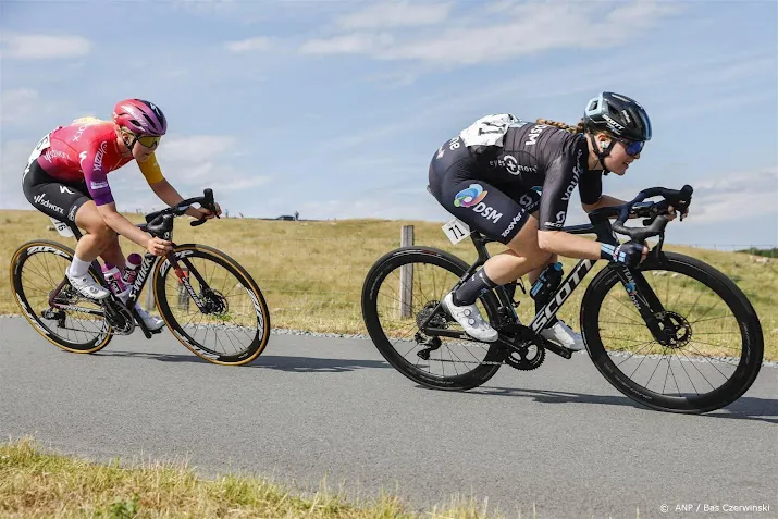 wielrenster kool wint tweede rit in vuelta