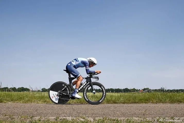 wielrenster van dijk verovert europese titel op de weg