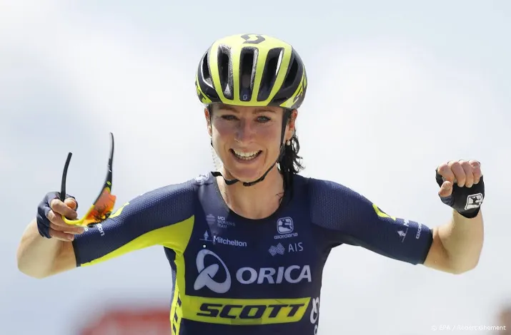 wielrenster van vleuten wint strade bianche