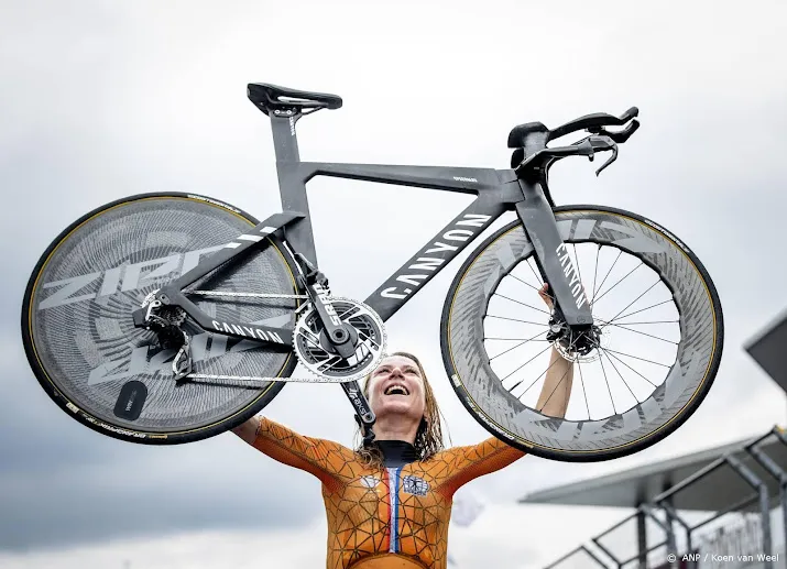 wielrenster van vleuten wint zware tijdrit in spanje