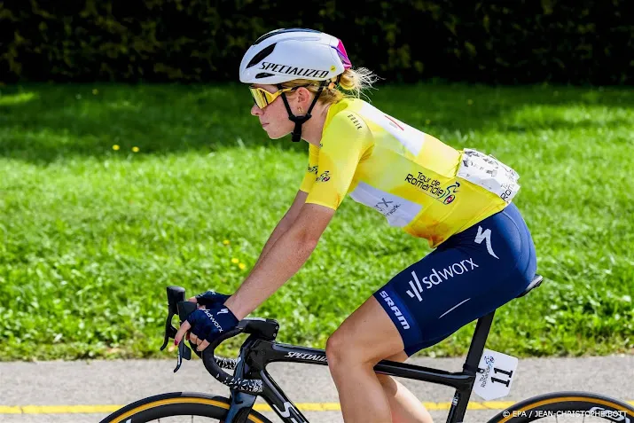 wielrenster vollering in actie op wk gravel