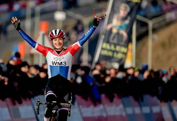wielrenster vos grijpt macht in merelbeke