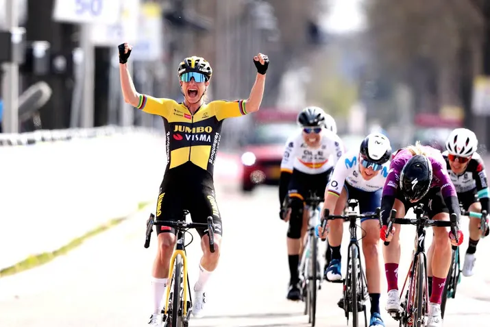 wielrenster vos wint voor eerste keer amstel gold race