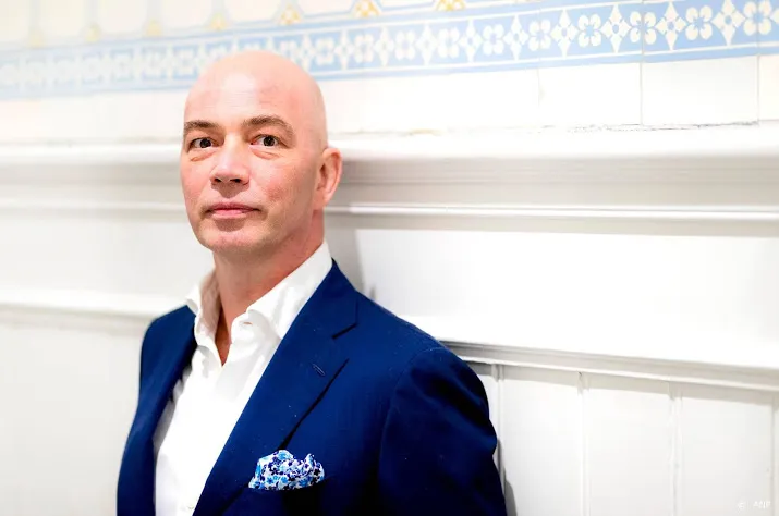 wieringa valt af als kanshebber booker prize