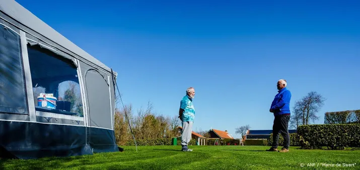 wij maken als camping vooral overuren bij de receptie