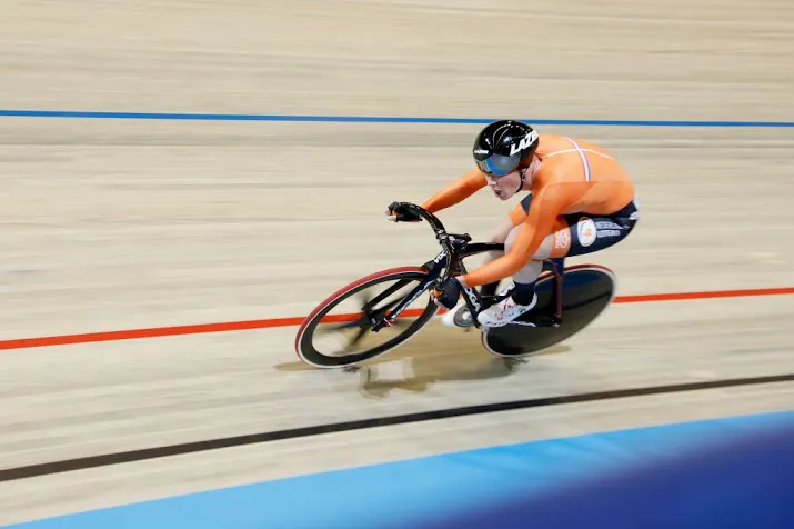 wild steviger aan de leiding op omnium